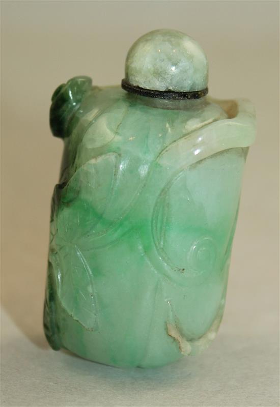 A Chinese jadeite gourd and butterfly snuff bottle, 1800-1900, Richards no. 252, minor chip